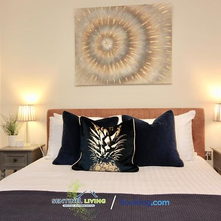Windsor Sentinel: 2-Bedroom Serviced Apartment with Free Wi-Fi Exterior photo
