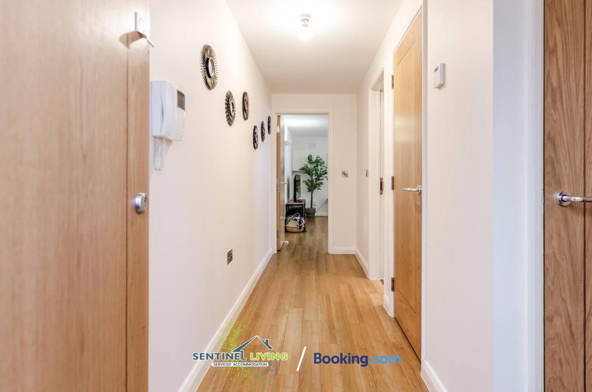 Windsor Sentinel: 2-Bedroom Serviced Apartment with Free Wi-Fi Exterior photo