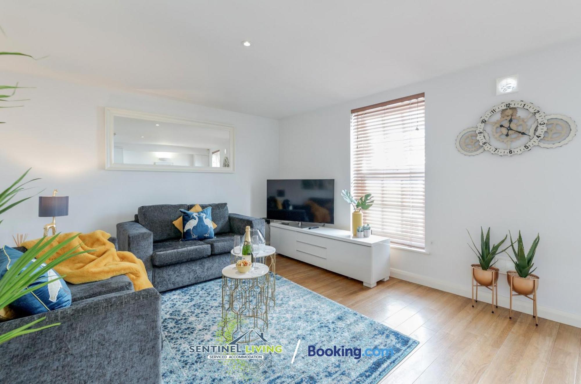 Windsor Sentinel: 2-Bedroom Serviced Apartment with Free Wi-Fi Exterior photo