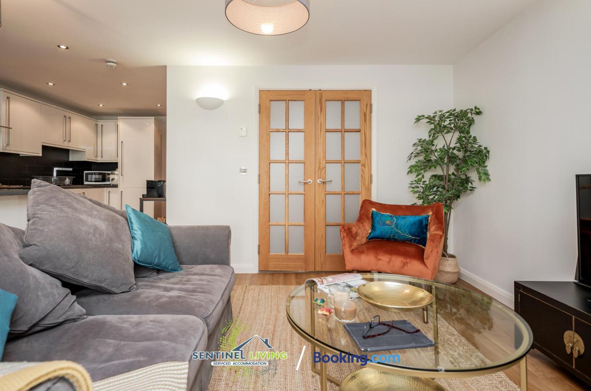 Windsor Sentinel: 2-Bedroom Serviced Apartment with Free Wi-Fi Exterior photo