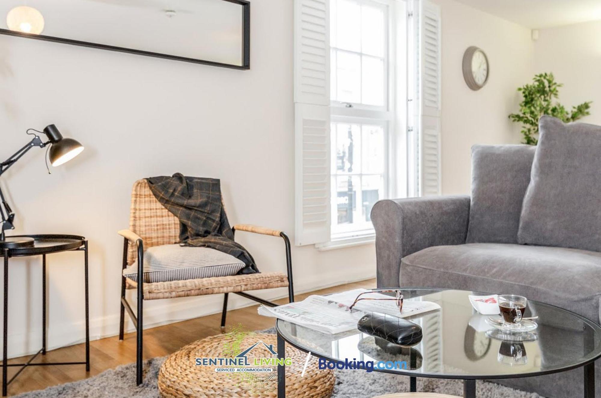 Windsor Sentinel: 2-Bedroom Serviced Apartment with Free Wi-Fi Exterior photo