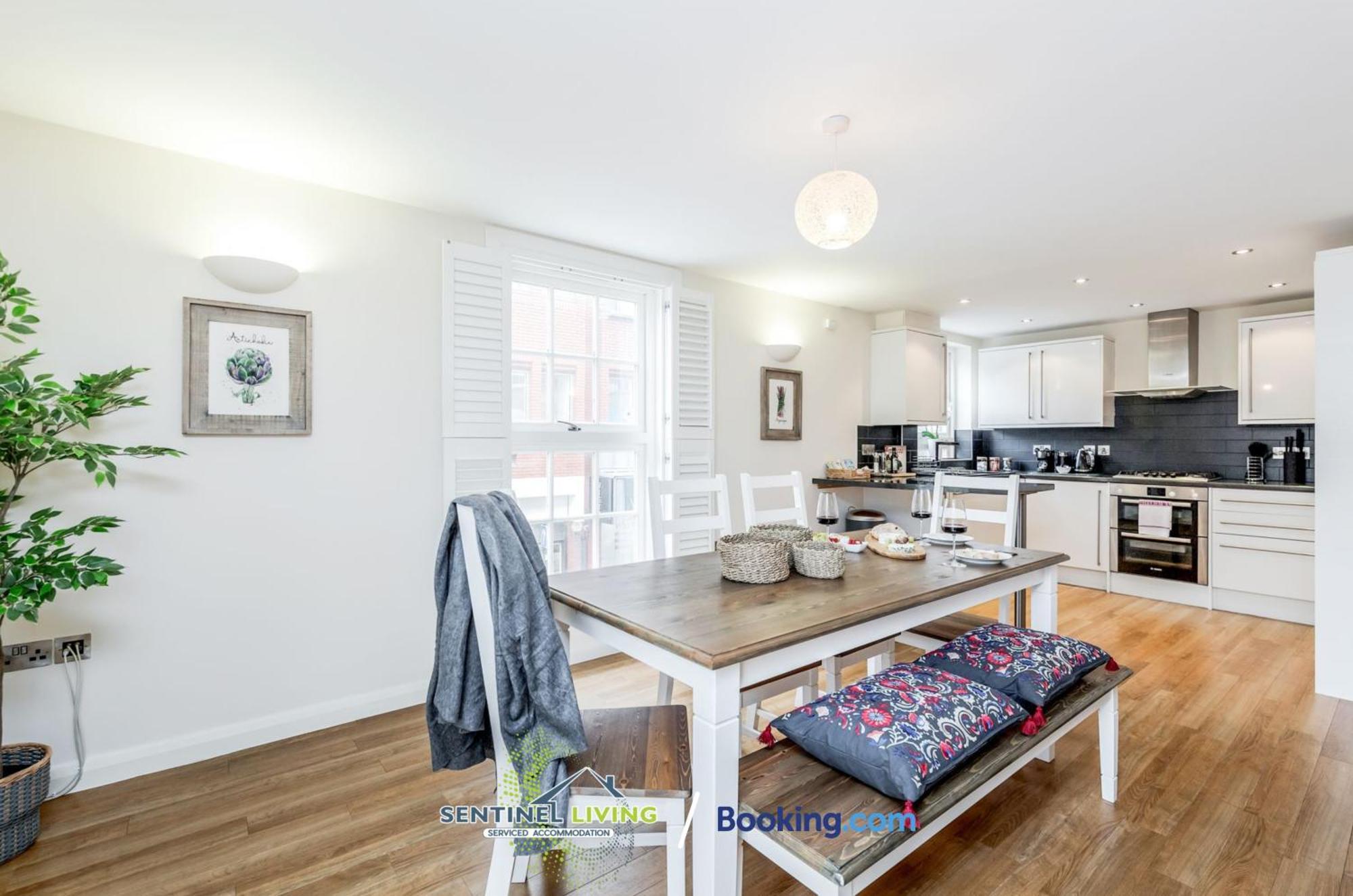 Windsor Sentinel: 2-Bedroom Serviced Apartment with Free Wi-Fi Exterior photo