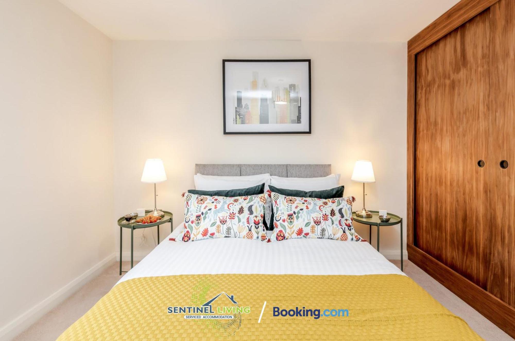 Windsor Sentinel: 2-Bedroom Serviced Apartment with Free Wi-Fi Exterior photo