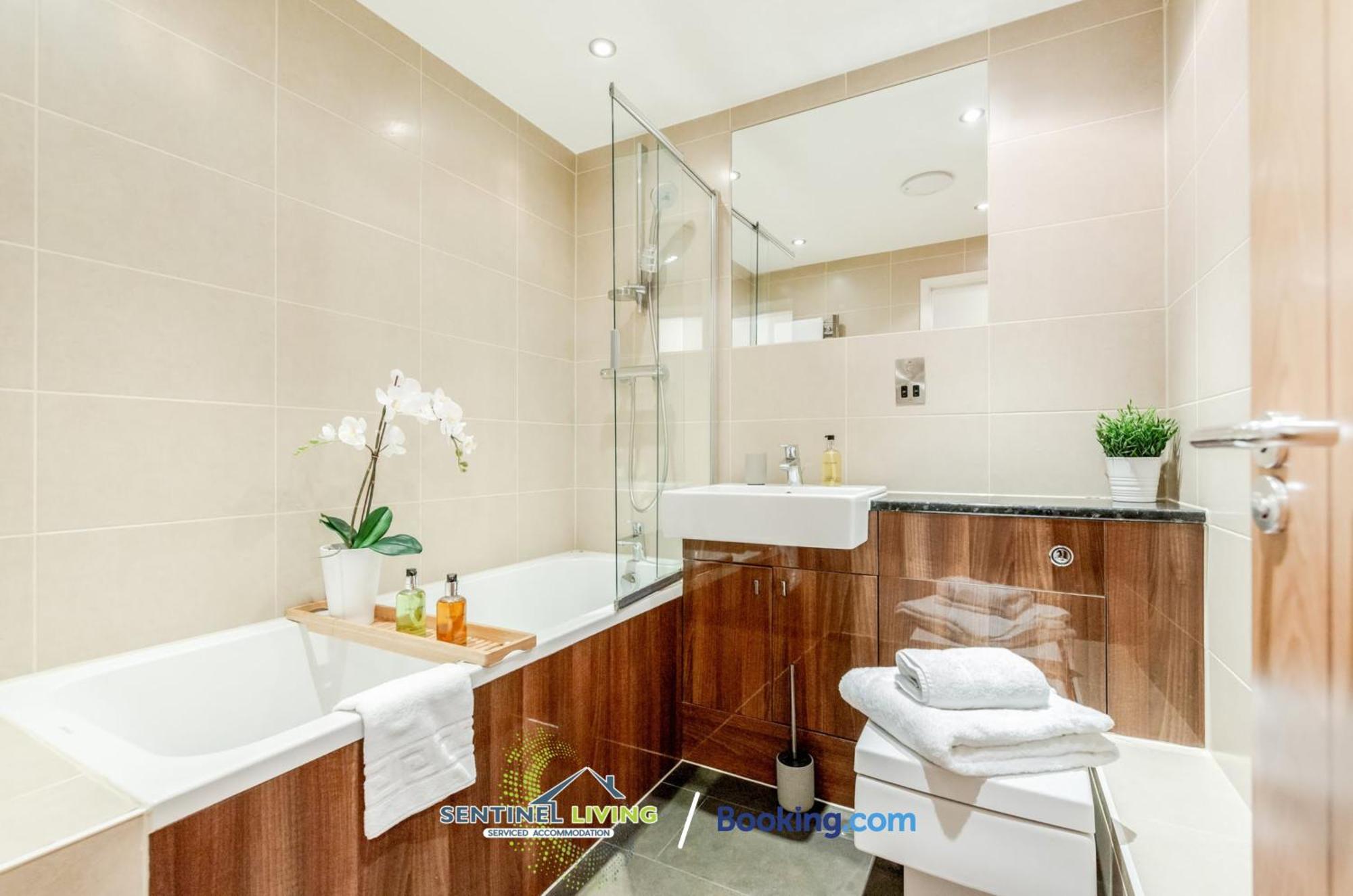 Windsor Sentinel: 2-Bedroom Serviced Apartment with Free Wi-Fi Exterior photo