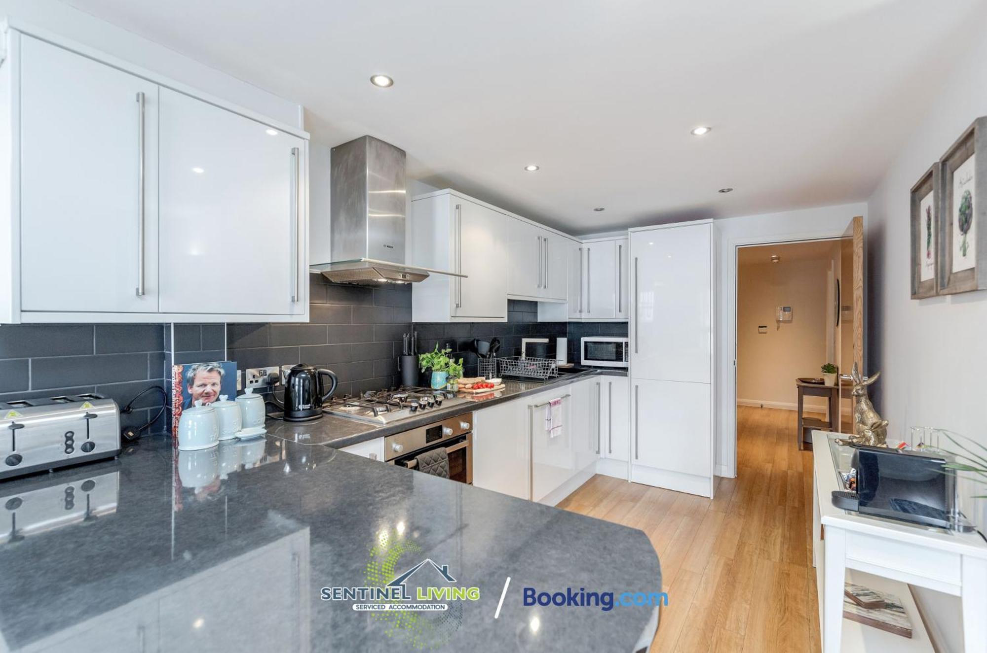 Windsor Sentinel: 2-Bedroom Serviced Apartment with Free Wi-Fi Exterior photo